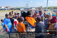 Kondisi mayat saat dilakukan evakuasi oleh Tim SAR (Madurakita.com)