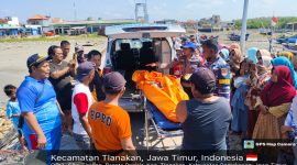 Kondisi mayat saat dilakukan evakuasi oleh Tim SAR (Madurakita.com)