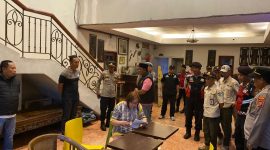 Jajaran aparat keamanan saat melakukan razia di beberapa tempat hiburan dan rumah kos (Madurakita.com)