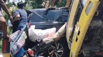 Sejumlah kendaraan yang terlibat kecelakaan beruntun di Waru Pamekasan (Madurakita.com)