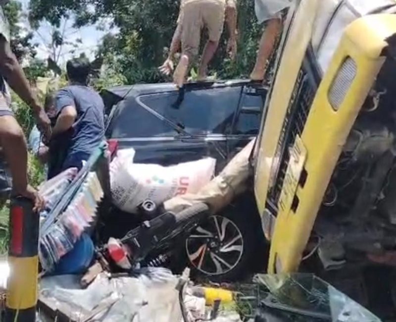 Sejumlah kendaraan yang terlibat kecelakaan beruntun di Waru Pamekasan (Madurakita.com)