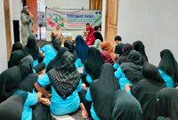 Dinkes Pamekasan saat memberikan materi (Madurakita.com)