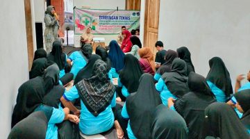 Dinkes Pamekasan saat memberikan materi (Madurakita.com)