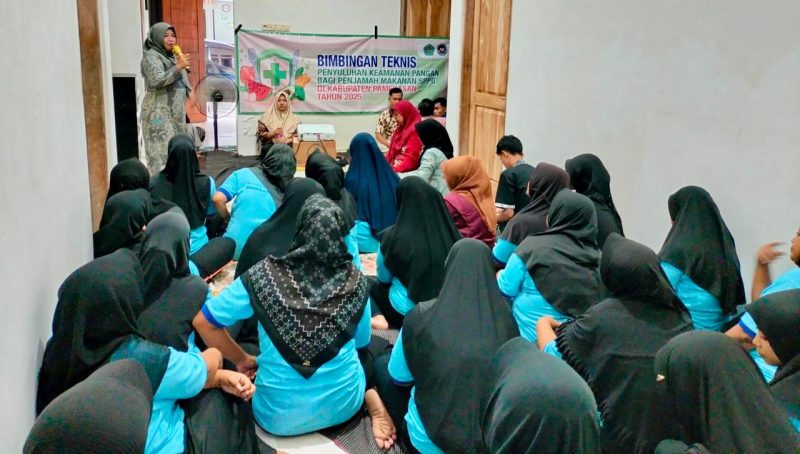 Dinkes Pamekasan saat memberikan materi (Madurakita.com)