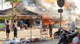 Suasana saat kebakaran di Ganding Sumenep (Madurakita.com)