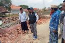 Wakil Bupati Pamekasan saat mengunjungi Keluarga yang terdampak Kebakaran (Madurakita.com)