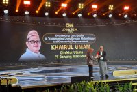 Diwakil Ketua Bawang Mas Center, H. Her Terima Penghargaan dari CNN Indonesia (Madurakita.com)