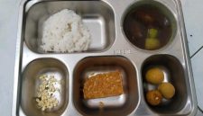 Menu MBG yang dikeluhkan Guru (Madurakita.com)