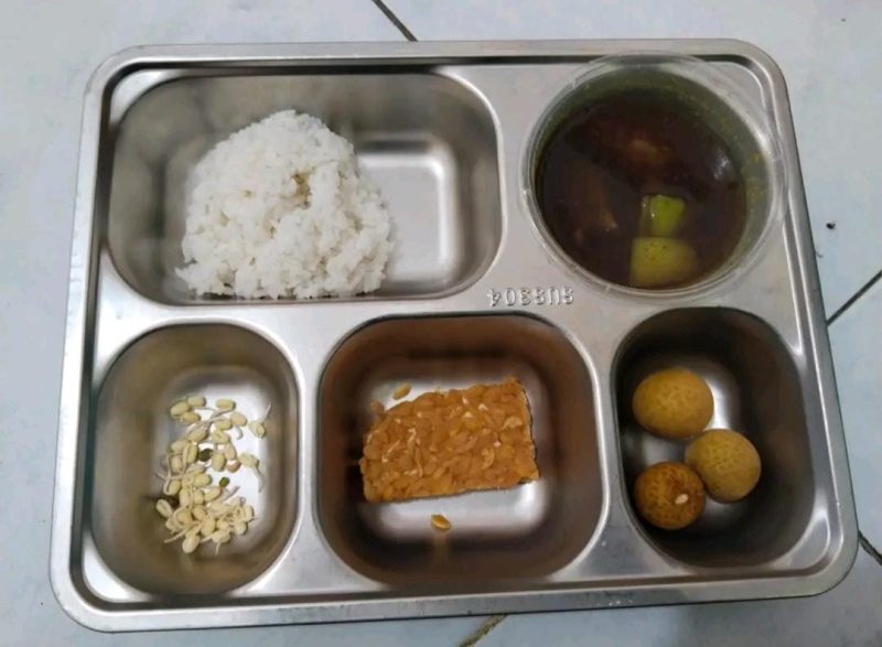 Menu MBG yang dikeluhkan Guru (Madurakita.com) 