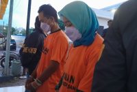 Dua pelaku Pembunuhan dan Pembakaran ustadz saat diamankan Polres Pamekasan (Madurakita.com)