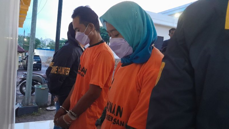 Dua pelaku Pembunuhan dan Pembakaran ustadz saat diamankan Polres Pamekasan (Madurakita.com)