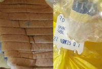 Terlihat tanggal kadaluarsa pada roti MBG, dan kondisi roti sudah sedikit berjamur (madurakita.com)