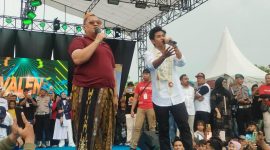 Konser Valen Da7 di Stadion Pamekasan bersama H. Her (madurakita.com). 