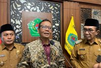 Mahfud MD saat di wawancarai di Pendopo Peringgitan Dalam Pamekasan. (Madurakita.com).