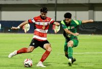 Madura United saat melawan Persebaya Surabaya di SGMRP (ist).