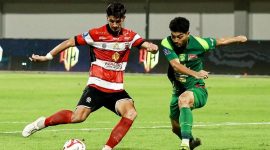 Madura United saat melawan Persebaya Surabaya di SGMRP (ist).