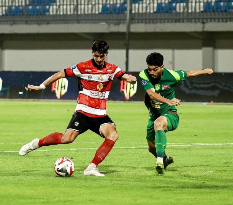 Madura United saat melawan Persebaya Surabaya di SGMRP (ist).