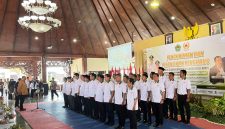 Pengukuhan Pengurus KONI Pamekasan (madurakita.com).