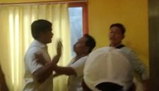 Kader partai Golkar saat adu mulut hingga saling dorong (madurakita.com). 
