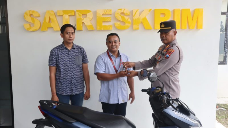 Polres Pamekasan saat mengembalikan kendaraannya yang sudah ditemukan (madurakita.com)