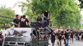 Buruh Pabrik dan Tani di Pamekasan saat melakukan aksi demonstrasi (madurakita.com)