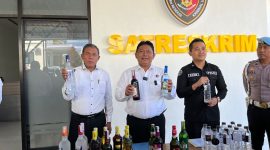 Ratusan miras Hasil Penertiban polres Pamekasan (madurakita.com)