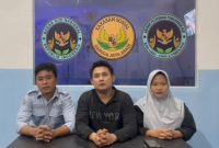 Pengelola Dapur Garuda Jaya Abadi (tengah) didampingi Kepala Dapur dan ahli gizi (madurakita.com)