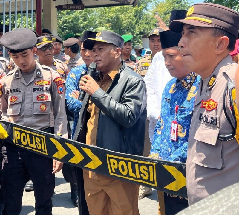 Satgas MBG Pamekasan saat menemui masa aksi (madurakita.com)